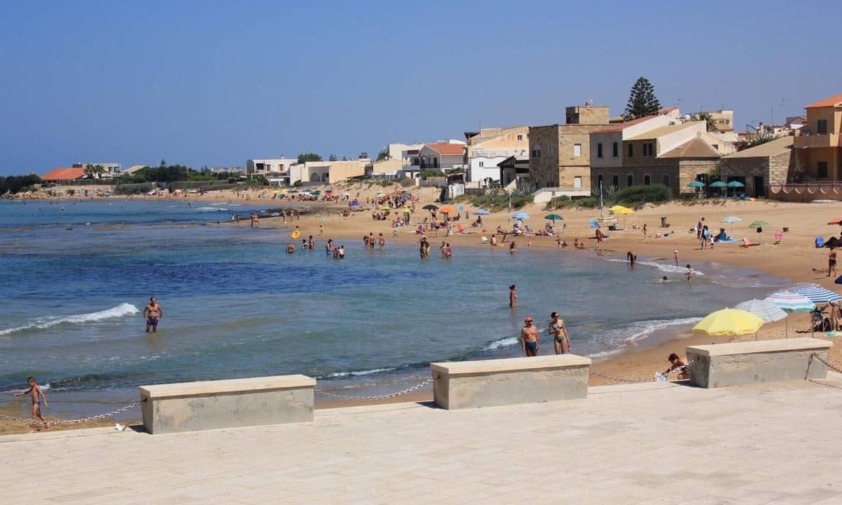 Punta Secca Apartment | Agamennone, Wohnung 20 Meter vom Meer entfernt mit einer möblierten Terrasse. by Interhome