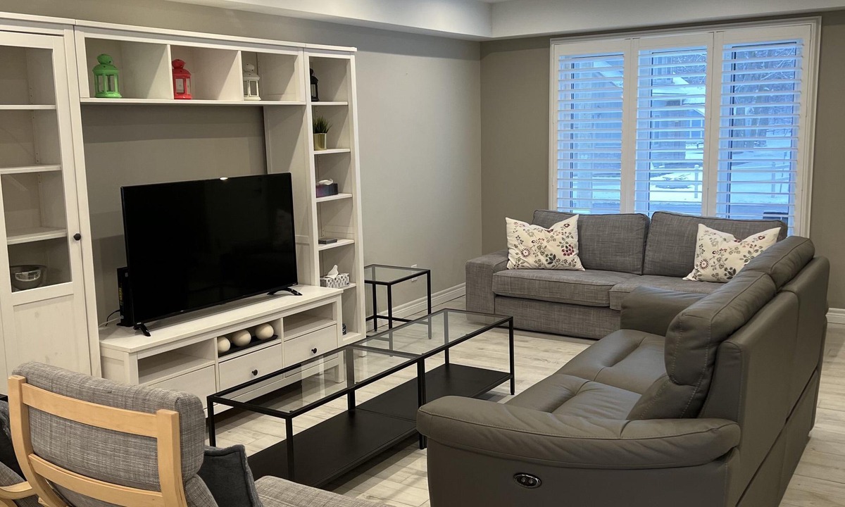 Turkey Point Cottage | Beautiful Shores of Lake Erie. 2 minutes to the beach.