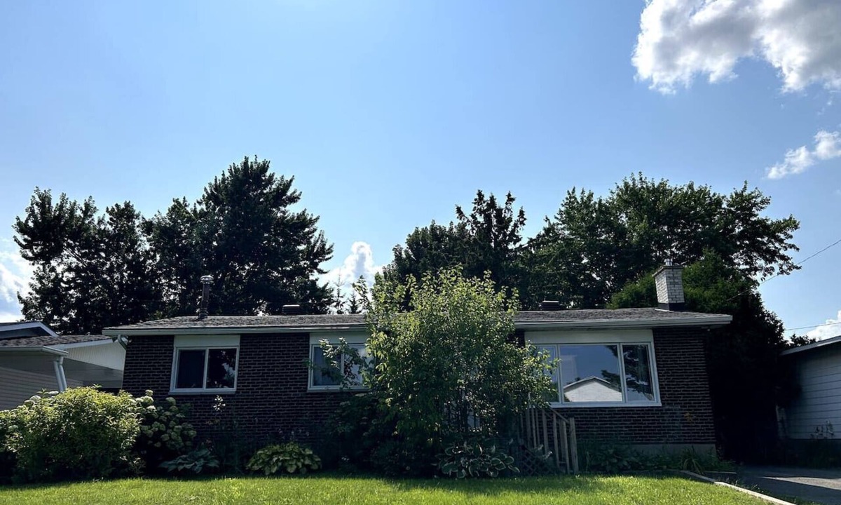 Downtown Gatineau House | Centrally located, 5BR Bungalow
