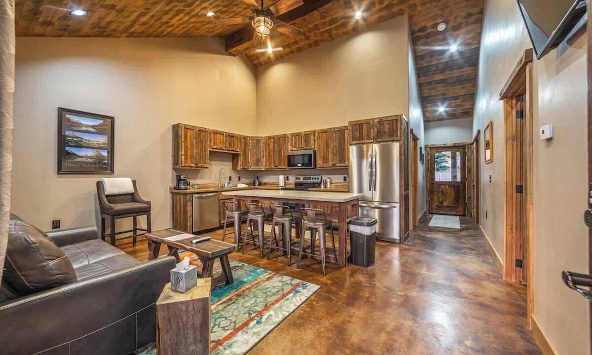 Coram Condo | Charming 2bd/1ba (K&Q) Glacier Escape 7 mi to GNP