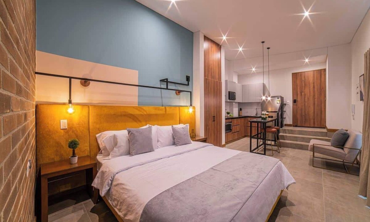 Granada Apartment | E202 - Comfy studio, A/C, hot water, Fast WiFi