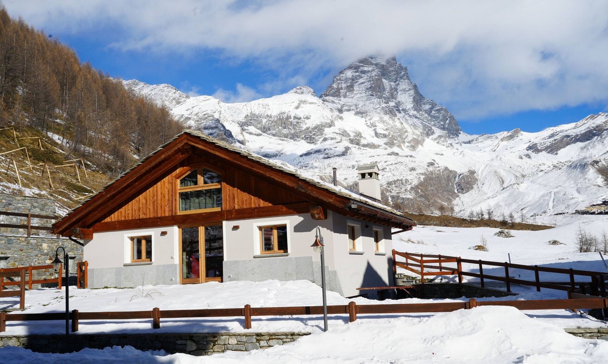 Cervinia Ski Chalet | Exclusive chalet with sun terraces and glorious views of the Matterhorn mountain
