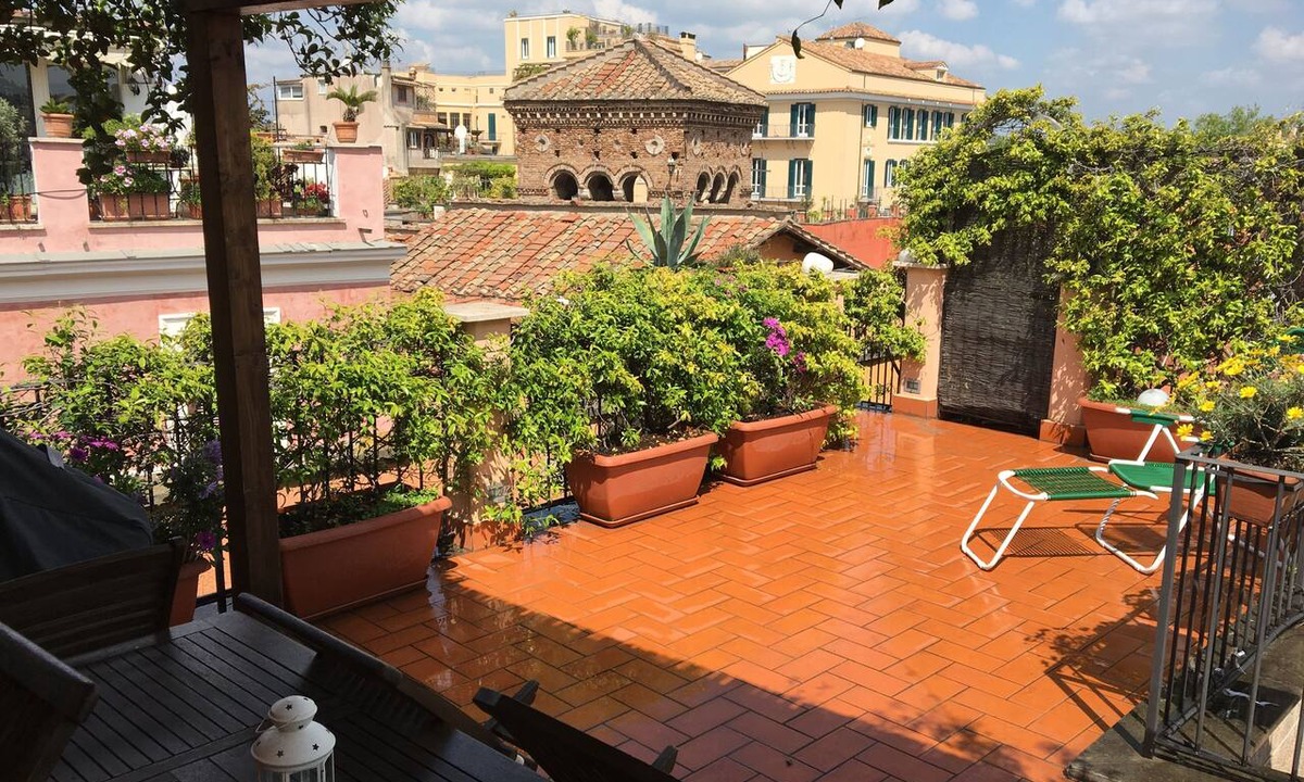 Trastevere Apartment | PENTHOUSE with PRIVATE PANORAMIC ROOF TERRACE, Old Historical centre, Trastevere