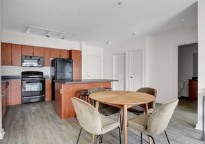 Serene Downtown Bellevue 2BR w/W/D & Storage, near Shops, by Blueground in Seattle
