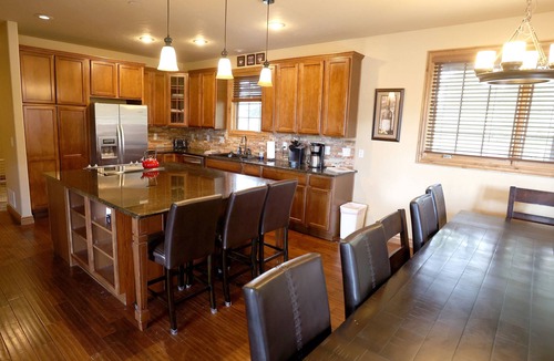Fraser House | 5br Luxury Mountain Home Sleeps 16: Hot Tub, Game Room, Free Ski/town Shuttle