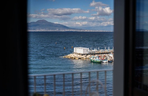Sorrento Historic Centre Apartment | Al Mare Apartment Sorrento, 1 Bedroom sea view beach apartment in Sorrento for up to 4 people