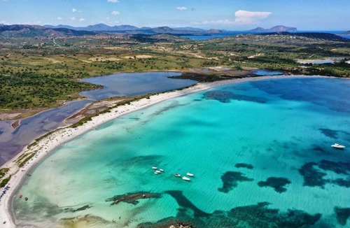 San Teodoro Apartment | Apartment 'Florida 2' with Sea View, Wi-Fi and Air Conditioning