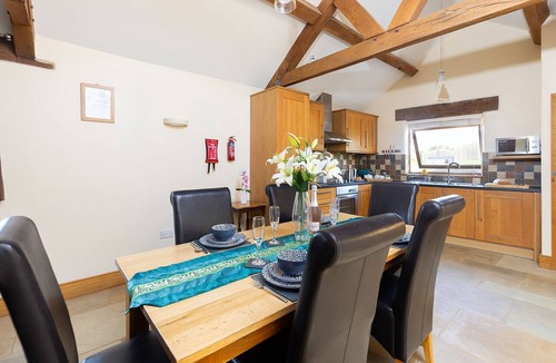 Wotton-under-Edge Cottage | Bramble Barn - dog friendly barn