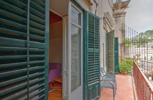 Casa Papa Apartment | Casa Orangina: An elegant and welcoming apartment that is part of an historic villa, with Free WI-FI.