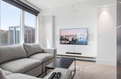 Downtown Edmonton Apartment | Central & Secure Downtown YEG Condo w UG Parking