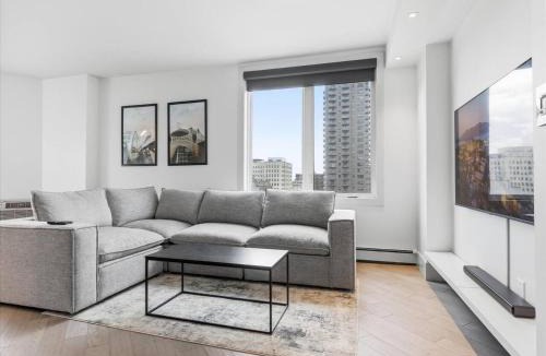 Downtown Edmonton Apartment | Central & Secure Downtown YEG Condo w UG Parking