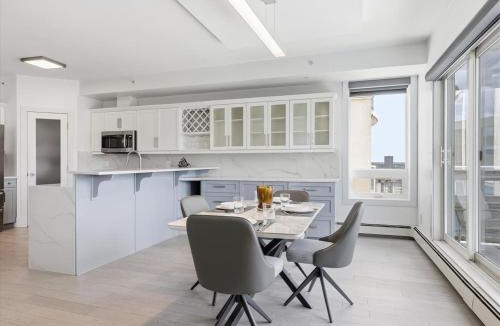 Downtown Edmonton Apartment | Central & Secure Downtown YEG Condo w UG Parking