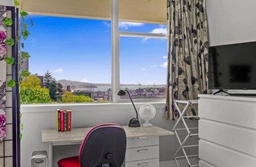 Grafton Apartment | Comfortable Studio with Parking and Seaview