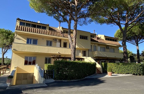 Cecina Apartment | Cosy apartment for 6 people with pool, WIFI, A/C, TV, patio and pets allowed