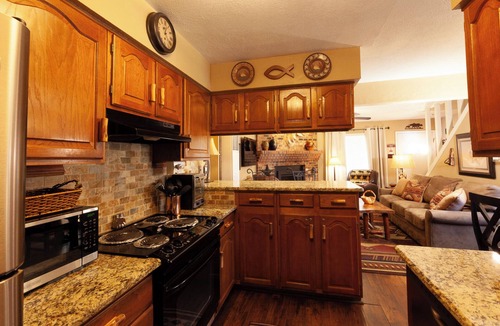 Red River House | Grandview 1 - In Town - Free WiFi - Cable - Gas Burning Fireplace - Gas Grill -