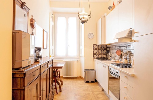 Esquilino Apartment | In the heart of the eternal city. One foot in the past, the comforts of the present.