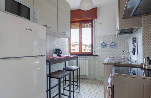 Tirrenia Apartment | GuestHost - Cozy apartment of 60 sqm, for 4 people, located on the second floor of a building without elevator.A few steps from the beach, the property is located in the center of Tirrenia. Near the accommodation it is possible to find all the main servi