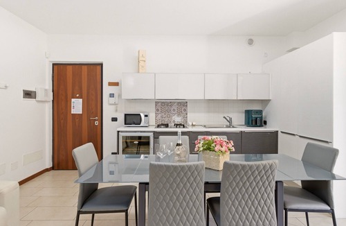 Montioni Apartment | Regarda - Promenade wine apartment near the centre with garden and pool