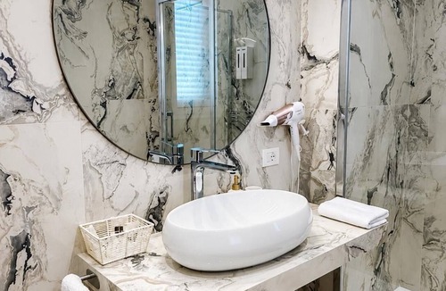 Trappitello Apartment | Relaxation, comfort, and nature, with on-site parking and a terrace, just 5 minutes from the beach.