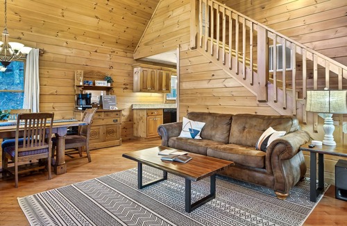 Gatlinburg Cabin | Smokies Fall Escape: Arcade, Hot-Tub, BBQ, Movies, Gatlinburg