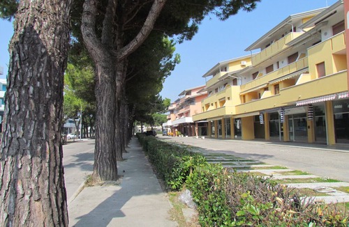 Bibione Apartment | Spacious apartment with large balcony