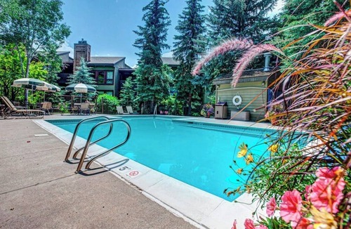 Steamboat Springs Ski Chalet | The Lodge at Steamboat B110 ski chalet near Steamboat Ski Resort with pool, hot tubs & washer/dryer