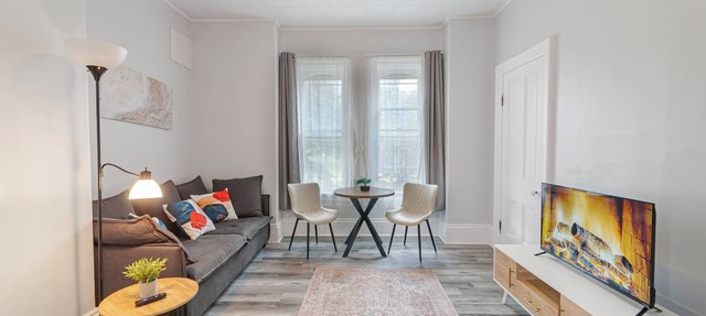 1 Bedroom Unit in Victorian Home in Barrie in Barrie