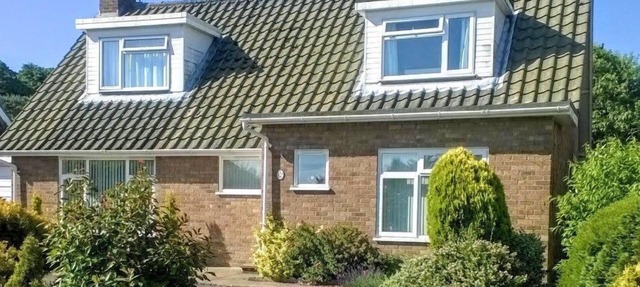 14 Links Way - Only a stone’s throw away from the first tee at the Links Hotel Golf Course. in Cromer