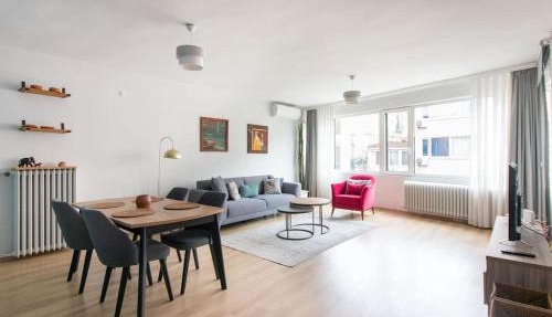 2BR Bright Kadıköy Apartment & AC in Every Room in Istanbul