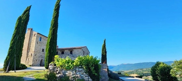 360° views, pool, AC, pizza oven & bocce court in Acquasparta