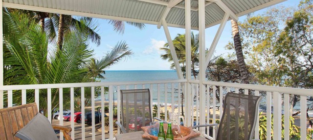 3BR Waterfront "The Beach Shack" - WIFI in Trinity Beach