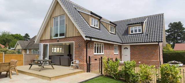 4 Bedroom Brightside Cottage In Wroxham, Norfolk, Norfolk Broads England in Wroxham