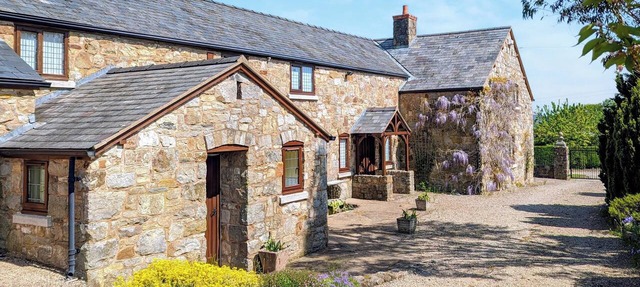 6 bedroom accommodation in Weston Rhyn, near Oswestry in Oswestry