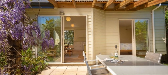 A delightful studio in idyllic Mapua Village, perfect from which to explore the Tasman region in Mapua