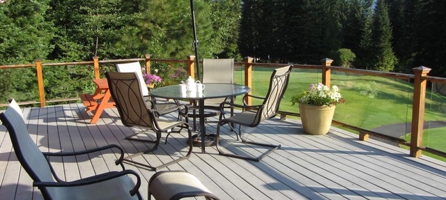 An authentic cedar log cabin with mountain and golf course views! in Leavenworth