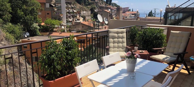 ANDREA'S HOUSE WITH TERRACE in Taormina