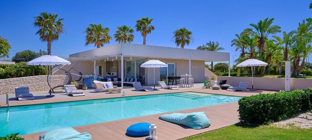 Anthea, elegant villa with pool and soccer field in Marina di Ragusa in Marina di Ragusa