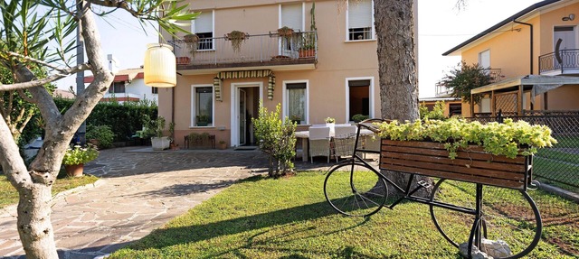 Apartment 'Les Amis' with Private Garden, Wi-Fi and Air Conditioning in Peschiera del Garda