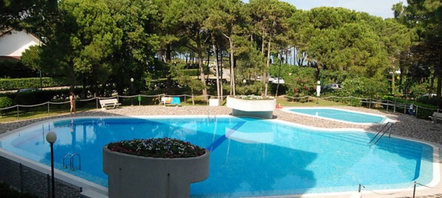 Apartment with pool by the sea in Lignano Sabbiadoro