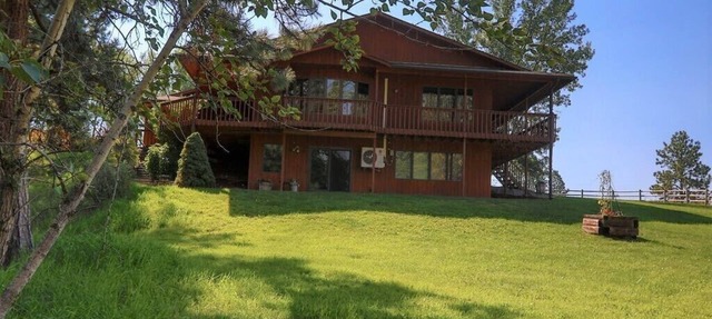 Authentic Montana home in the Bitterroot Valley. Quiet, peaceful, and secluded in Stevensville