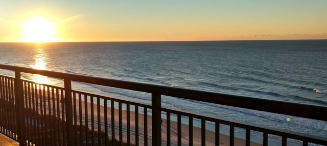 AWESOME Beachfront Condo; Clean, Smart; Lazy River, Hot Tub, Pools; Book Fast! in North Myrtle Beach