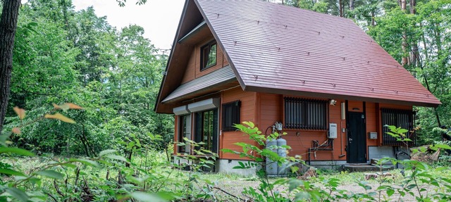 [Base for Kamikochi, Hakuba, and Matsumoto] A private vacation home nestled in the forests of Azumino | Accommodates up to 5 guests · Free parking for 3 cars · Air conditioning provided in 安曇野市