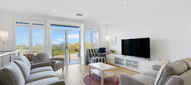 Beach Front Esplanade Victor Harbor - Wi-Fi and Linen Included in Victor Harbor