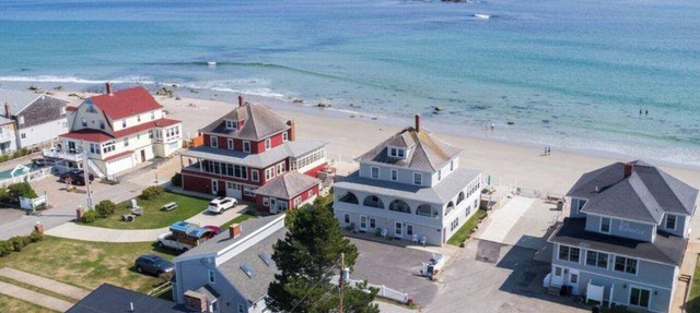 Beachfront 7-bedroom house in Wells perfect for family getaways in Wells
