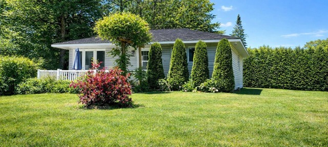 Beautiful 3-Bdrm Cottage close to Ski Resorts w/Hot Tub, Game Room, & more! in Tiny