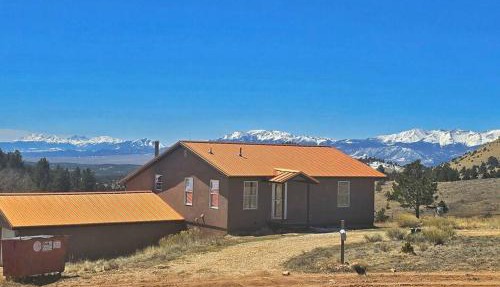 Beautiful quiet getaway in dark skies community. Perfect for a relaxing stay in the mountains in Westcliffe