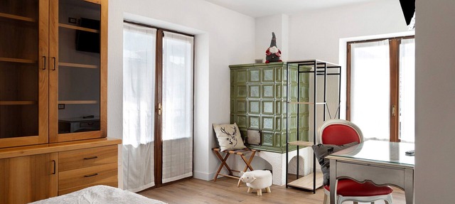 Bed and Breakfast 'Pellizzano' with Balcony and Wi-Fi in Pellizzano