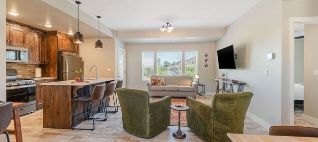 BLACK SHEEP INN Newly Constructed Hampshire #3 of 4 Units in Cedar City
