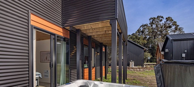 Blue Door Chalet - Ohakune Bach with spa. Close to town centre. in Ohakune