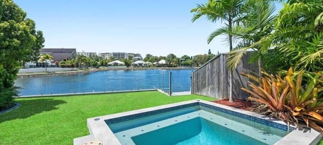 Blue Lagoon Villa A! in Trinity Beach